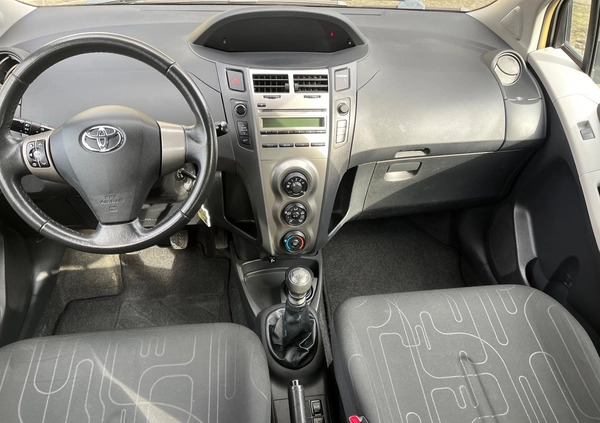 Toyota Yaris cena 23600 przebieg: 164500, rok produkcji 2010 z Racibórz małe 106